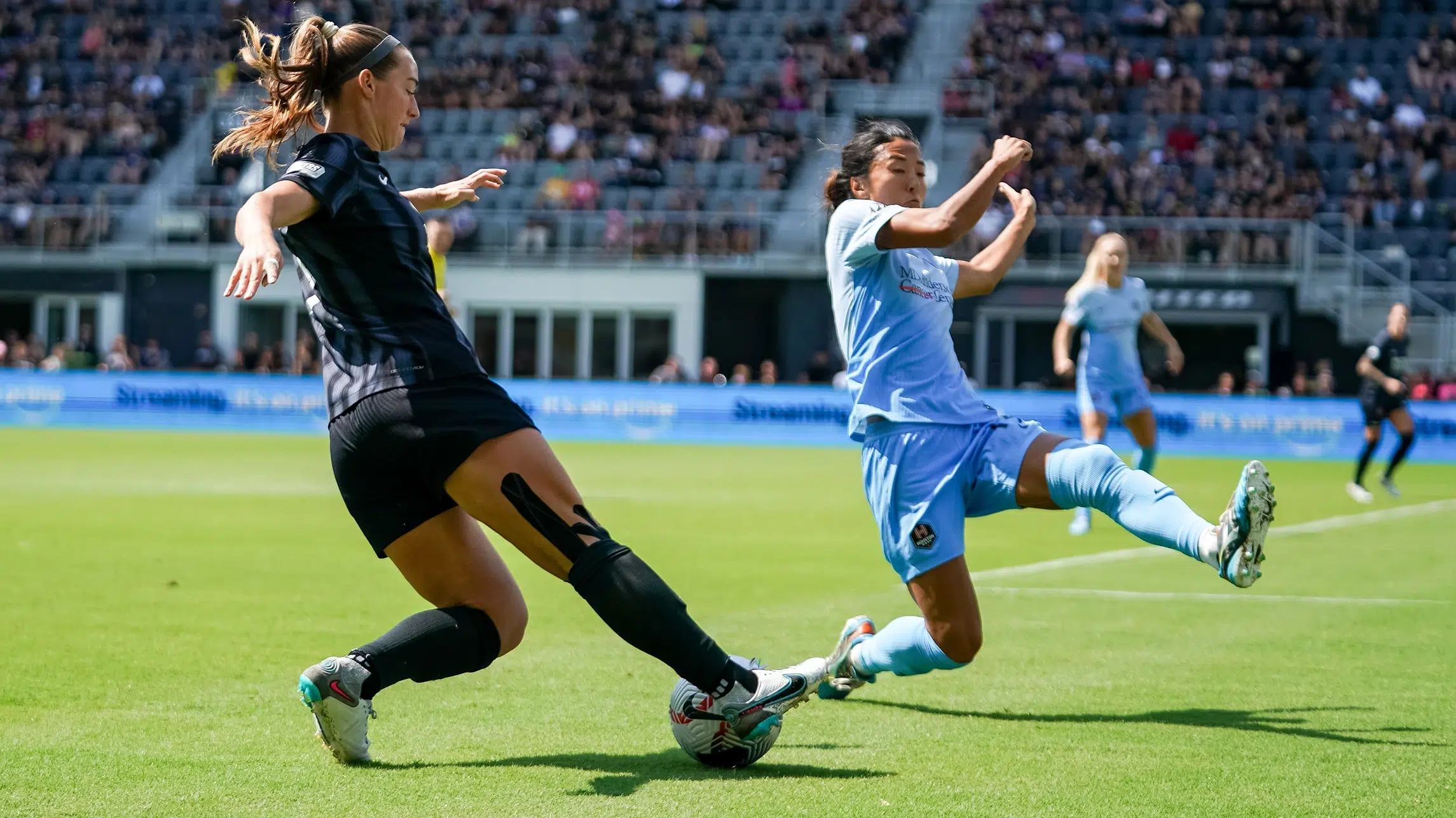 Tara McKeown cuts the ball in front of a Houston Dash defender.