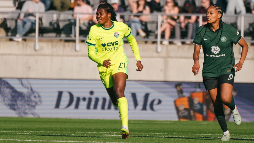 Gift Monday in a yellow Spirit kit.