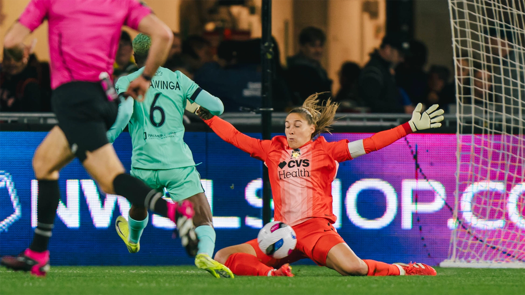 Aubrey Kingsbury blocks a shot from Temwa Chawinga